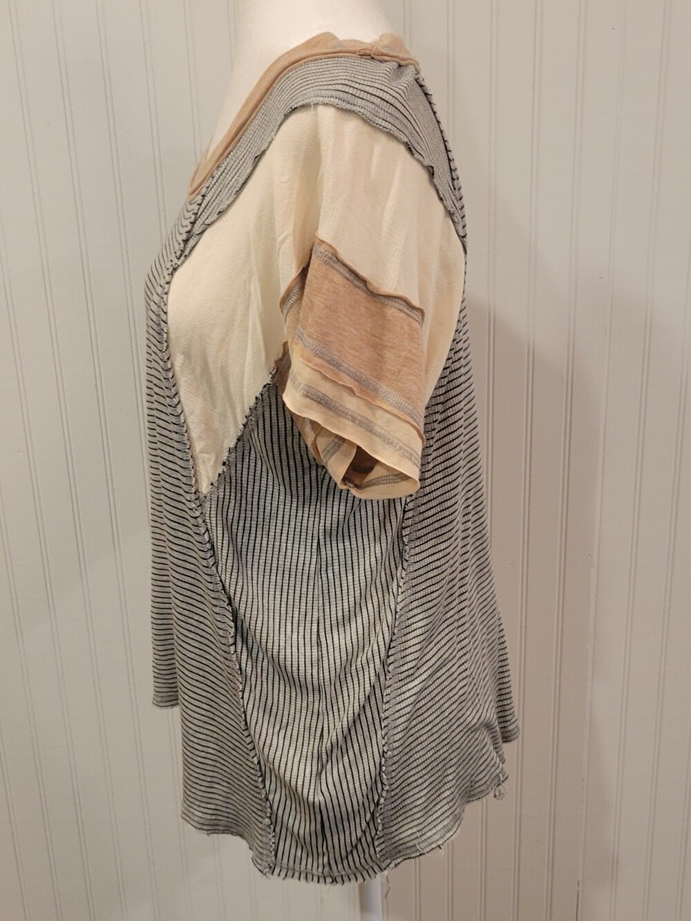 Lg BKE Raw Hemmed Short Sleeve Striped Tee in Black and Tan Accent. Worn Twice. - Picture 2 of 11